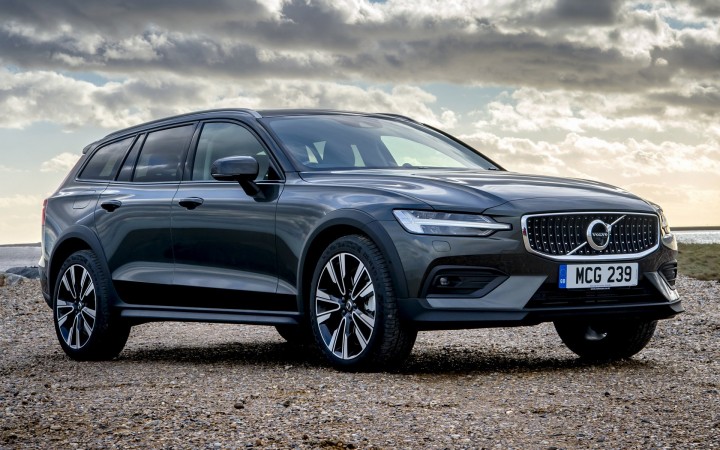 volvo v90 gia lan banh